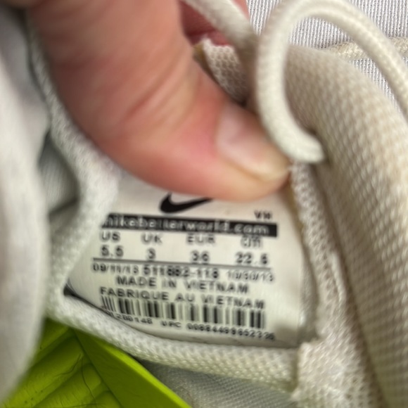 Nike Palm Tree Roshe Run Sneakers - Picture 8 of 8